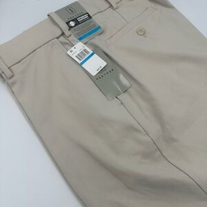 NWT PGA Tour Men's Golf Shorts Silver Cloud Sz36" Waist ,‎ 9" Inseam